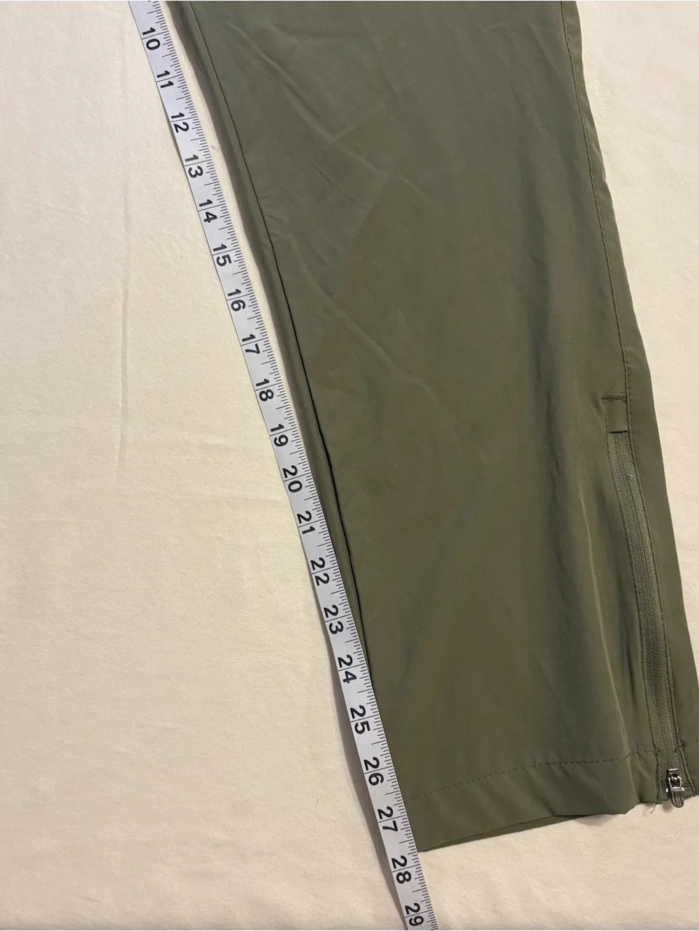 New Balance All Motion Cargo Joggers in a Light Olive Green Colorway size M